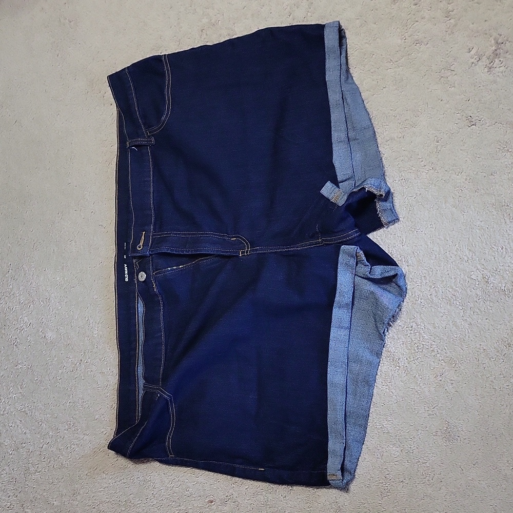 Shorts - Picture 2 of 3